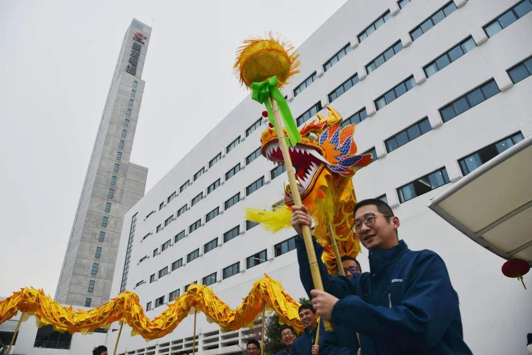 龍騰虎躍春意濃，巨人園區(qū)喜開工